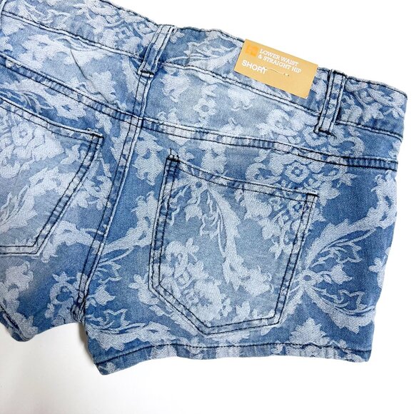 Mossimo Supply Co. Lace-pattern Shorts (size 5) - Picture 6 of 8